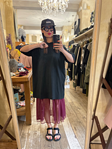 T-SHIRT OVER DONNA NERO PEPEROSA